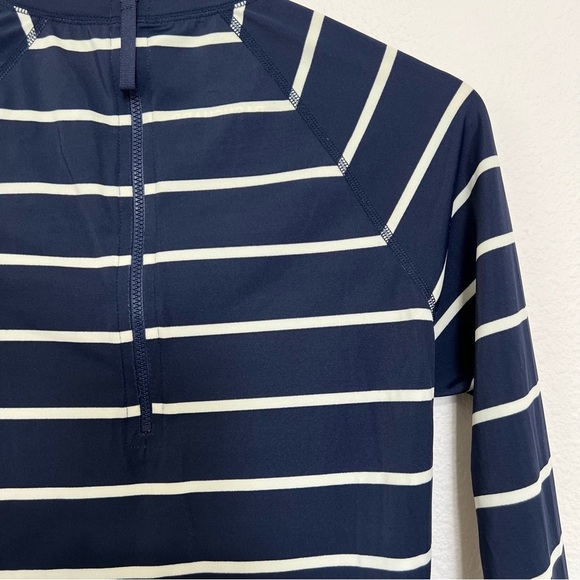 J. Crew Factory Women’s Mock Neck Long Sleeve Sleeve Rashguard Top Navy Medium - Picture 7 of 11